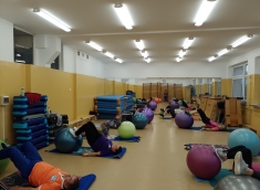 Jesienne zajęcia w Klubie Aktywnych Ruchowo „Rekreo – Styl” JL: pilates, nauka pływania - 2022 r.