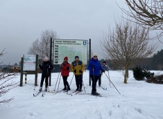 Na nartach biegowych w Parku Rekreacji Zoom Natury w Janowie Lubelskim – zima w pełni od początku stycznia 2024 r